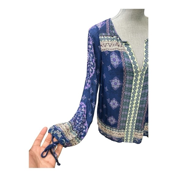 Lucky brand. Blue and purple patterned long sleeved blouse with tie sleeves sz S - Picture 6 of 14